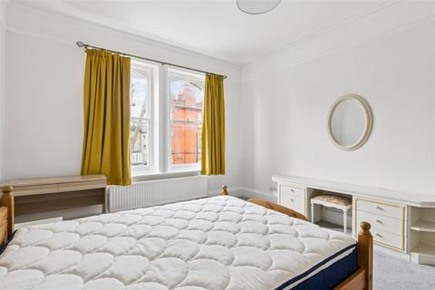 2 bedroom flat to rent, Auriol Road, London, W14