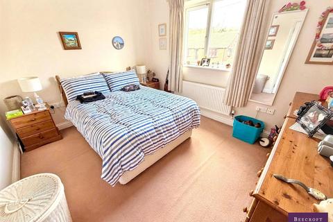 2 bedroom flat for sale, School Street, Hemingfield, Barnsley