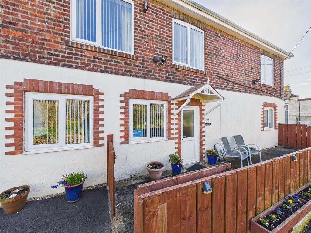 Frankies Flat: Self contained