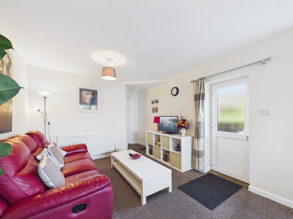 Frankies Flat: Self contained