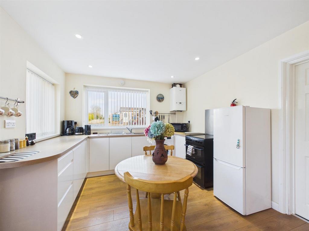 Frankies Flat: Self contained