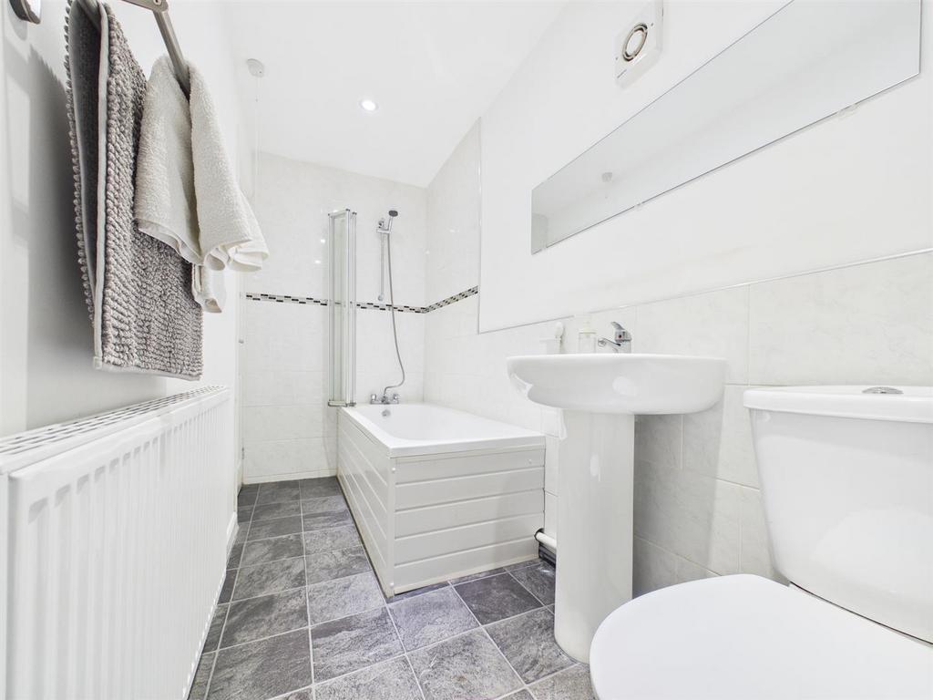 Frankies Flat: Self contained