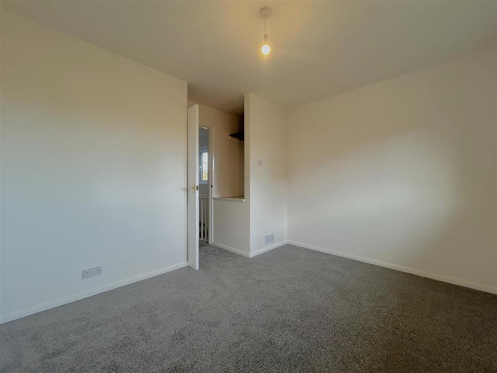 Bedroom 1.jpg