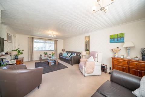 3 bedroom end of terrace house for sale, Poynders Hill, Leverstock Green, Hertfordshire, HP2 4PH