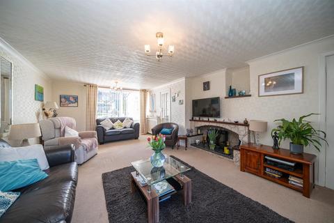 3 bedroom end of terrace house for sale, Poynders Hill, Leverstock Green, Hertfordshire, HP2 4PH