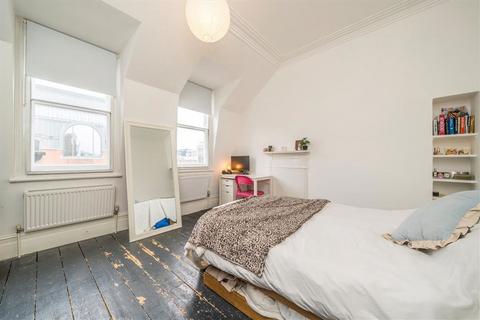 2 bedroom flat for sale, Shaftesbury Avenue, London W1D