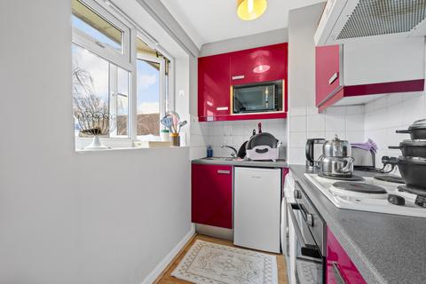 1 bedroom apartment to rent, Lovelace Gardens, Surbiton KT6