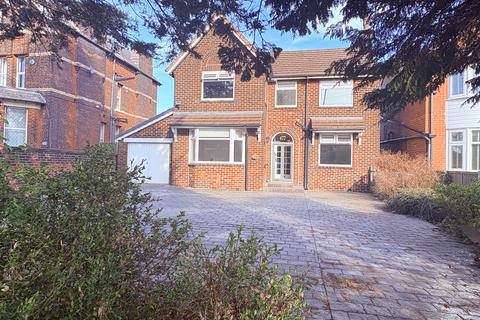 3 bedroom house to rent, Manchester Road, Bury, BL9