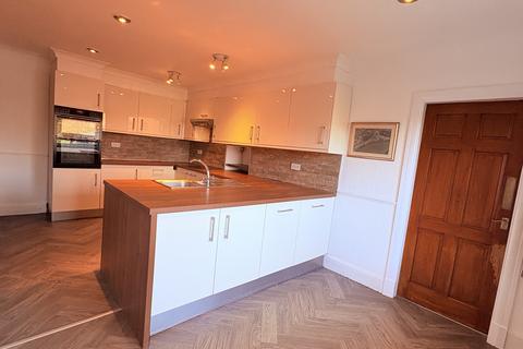 3 bedroom house to rent, Manchester Road, Bury, BL9