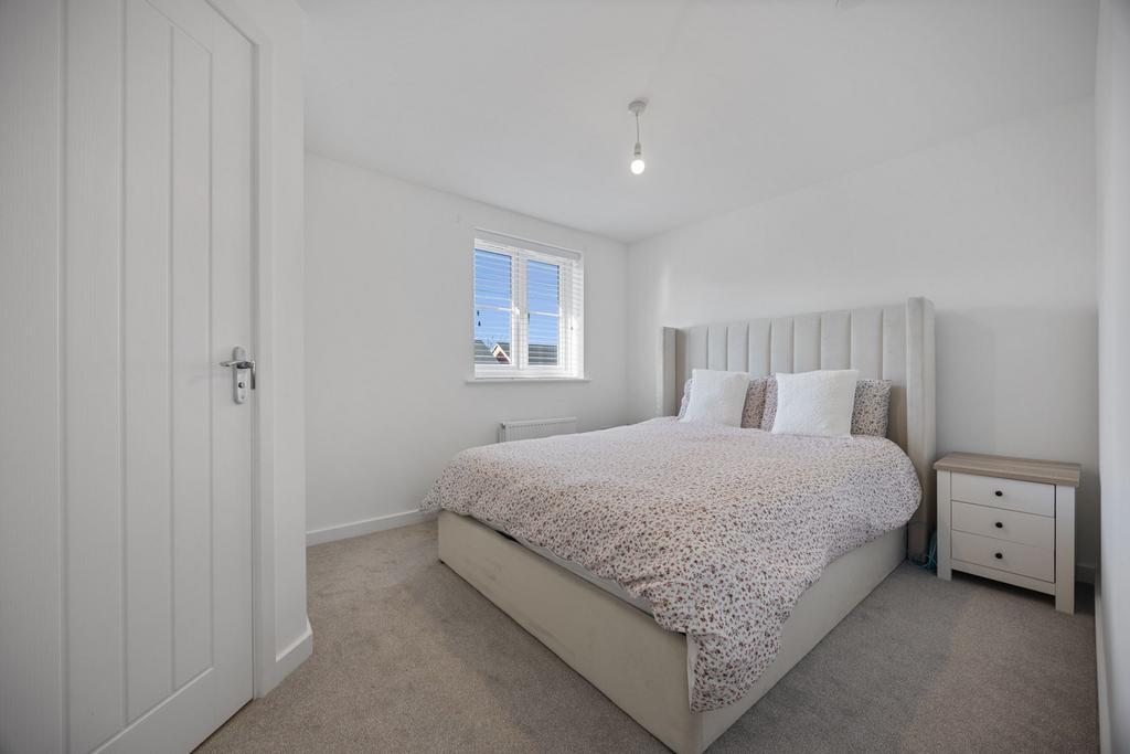 Master Bedroom (with en-suite)
