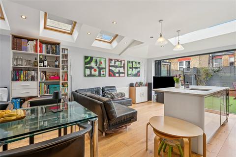 3 bedroom apartment for sale, Gosberton Road, SW12