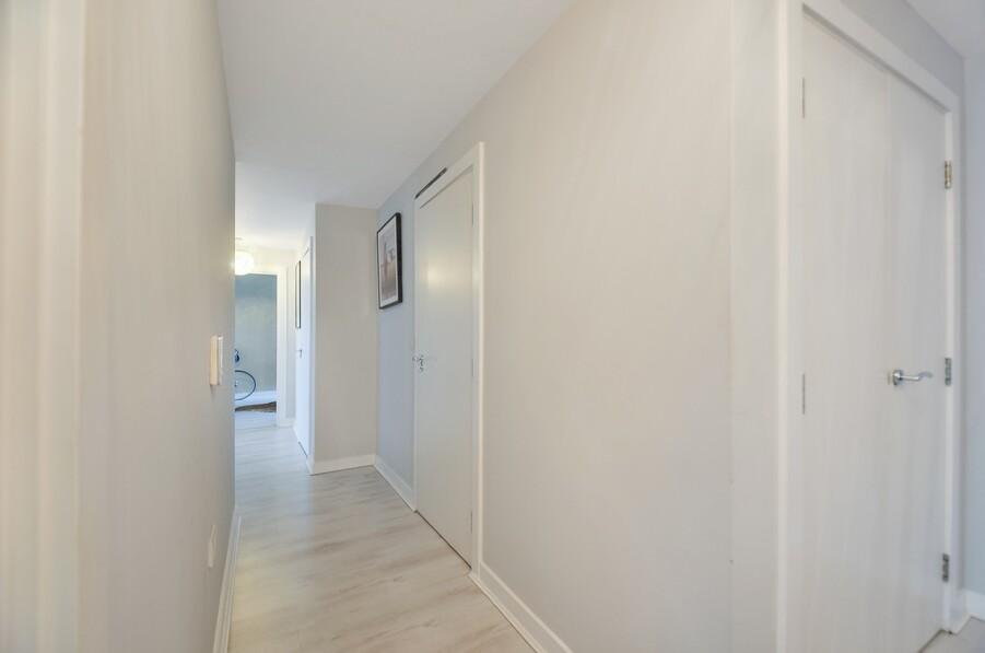 Hallway (2).jpg