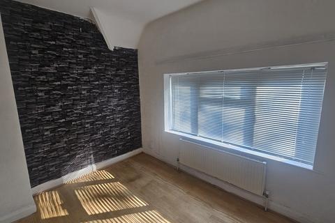3 bedroom semi-detached house to rent, Ryle Street, Walsall WS3