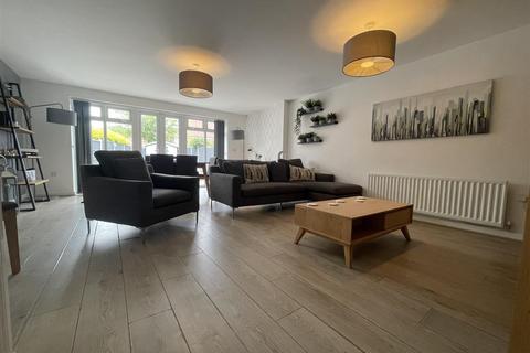 undefined, Bateson Drive, Leavesden, Watford