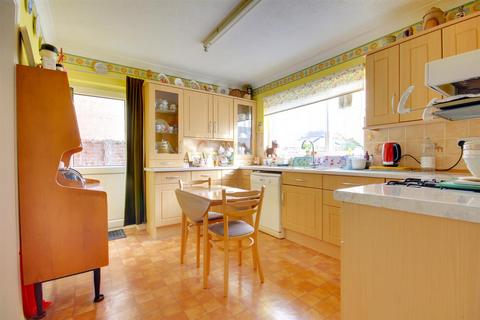 4 bedroom detached house for sale, Priory Close, Needingworth