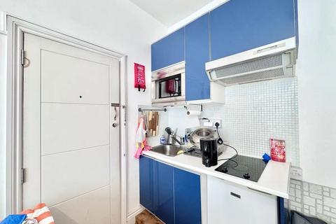 Studio to rent, Dollis Road, Church End N3