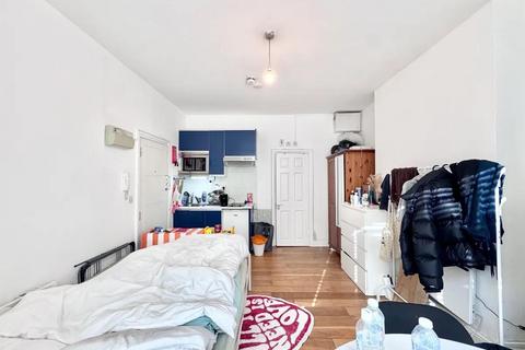 Studio to rent, Dollis Road, Church End N3