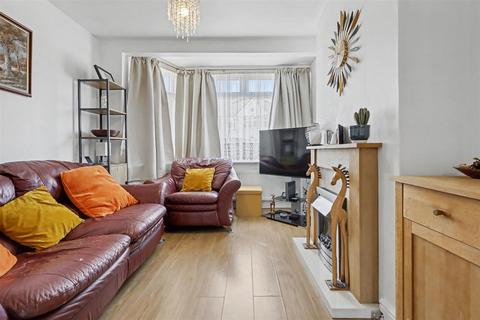 3 bedroom terraced house for sale, Lathkill Close, Enfield