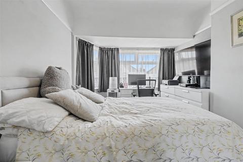3 bedroom terraced house for sale, Lathkill Close, Enfield