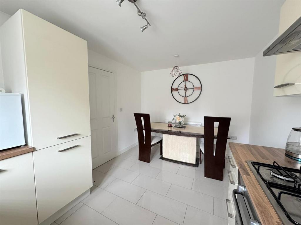 Dining kitchen