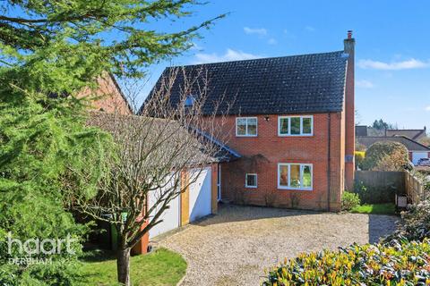 4 bedroom detached house for sale, Norwich Road, Dereham