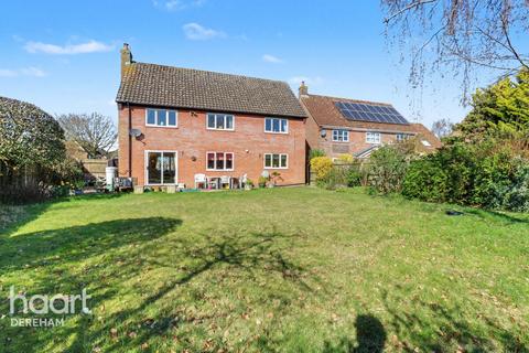 4 bedroom detached house for sale, Norwich Road, Dereham