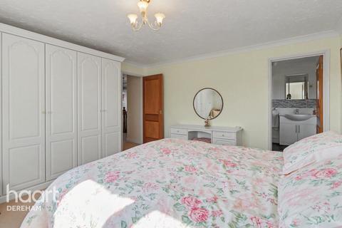 4 bedroom detached house for sale, Norwich Road, Dereham