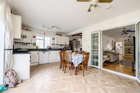 4 bedroom bungalow for sale, Copperfield Avenue, Hillingdon, Middlesex