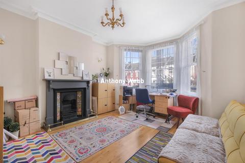 3 bedroom end of terrace house for sale, Hoppers Road, Winchmore Hill, N21