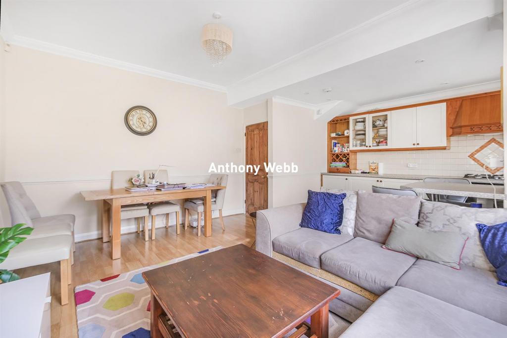 Kitchen/Dining space
