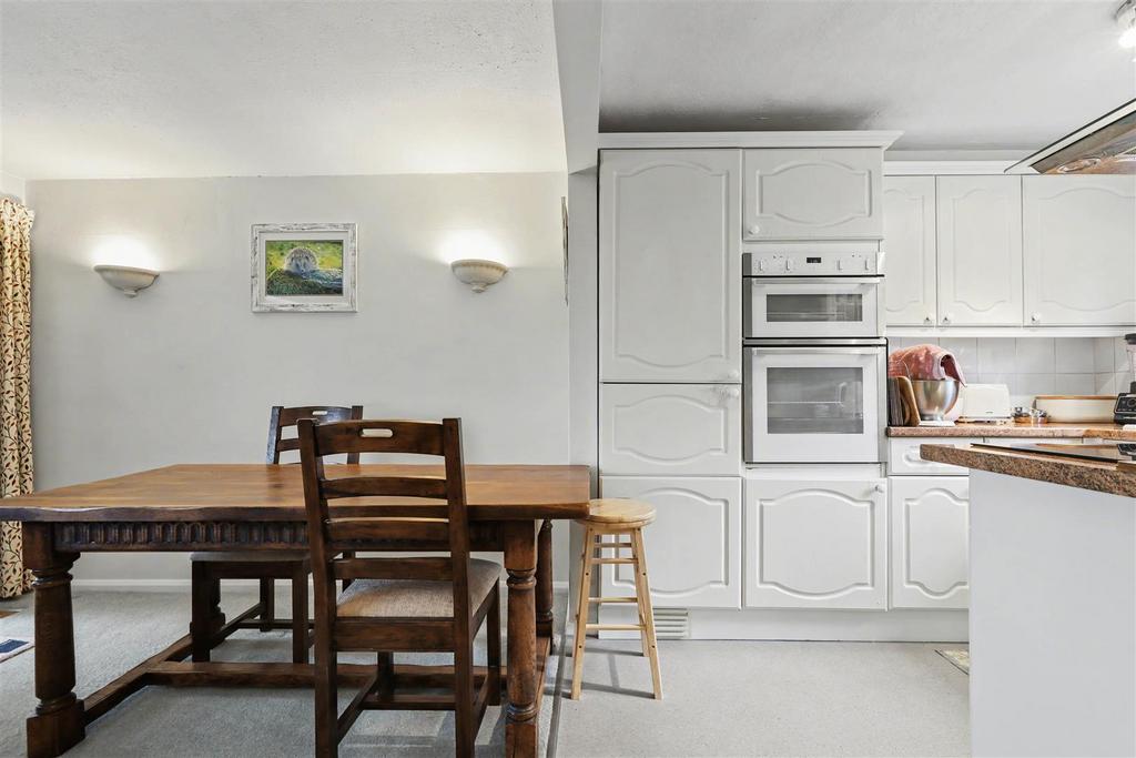 Kitchen 1.jpg