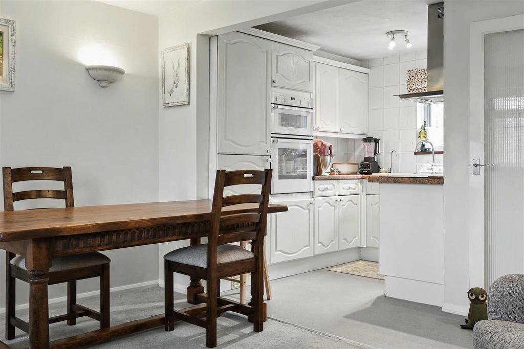 Kitchen 2.jpg