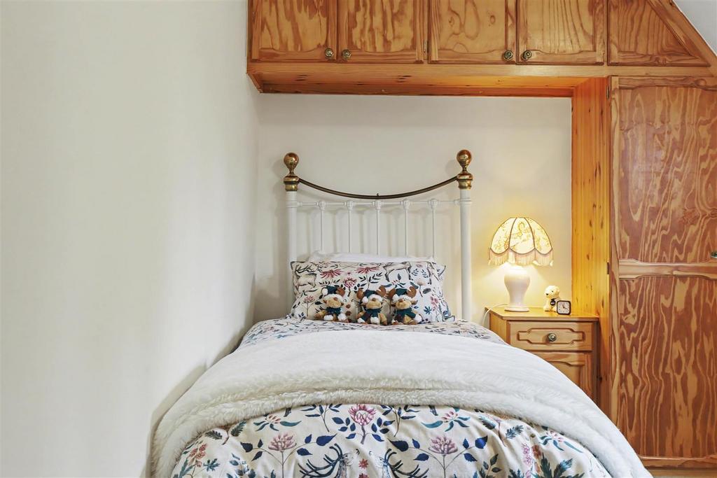Bedroom 3 2.jpg