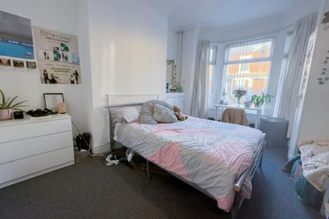 4 bedroom house to rent, Crofton Street, Manchester, M14