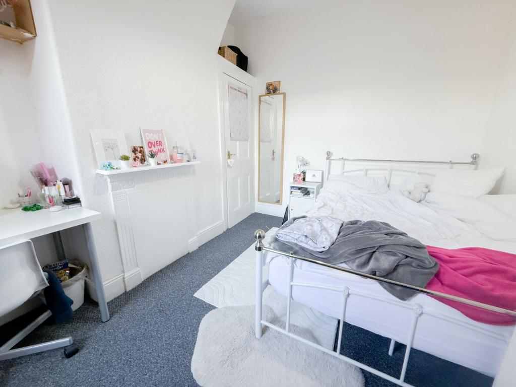 Bright double bedroom with built-in storage...