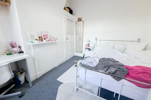 4 bedroom house to rent, Crofton Street, Manchester, M14