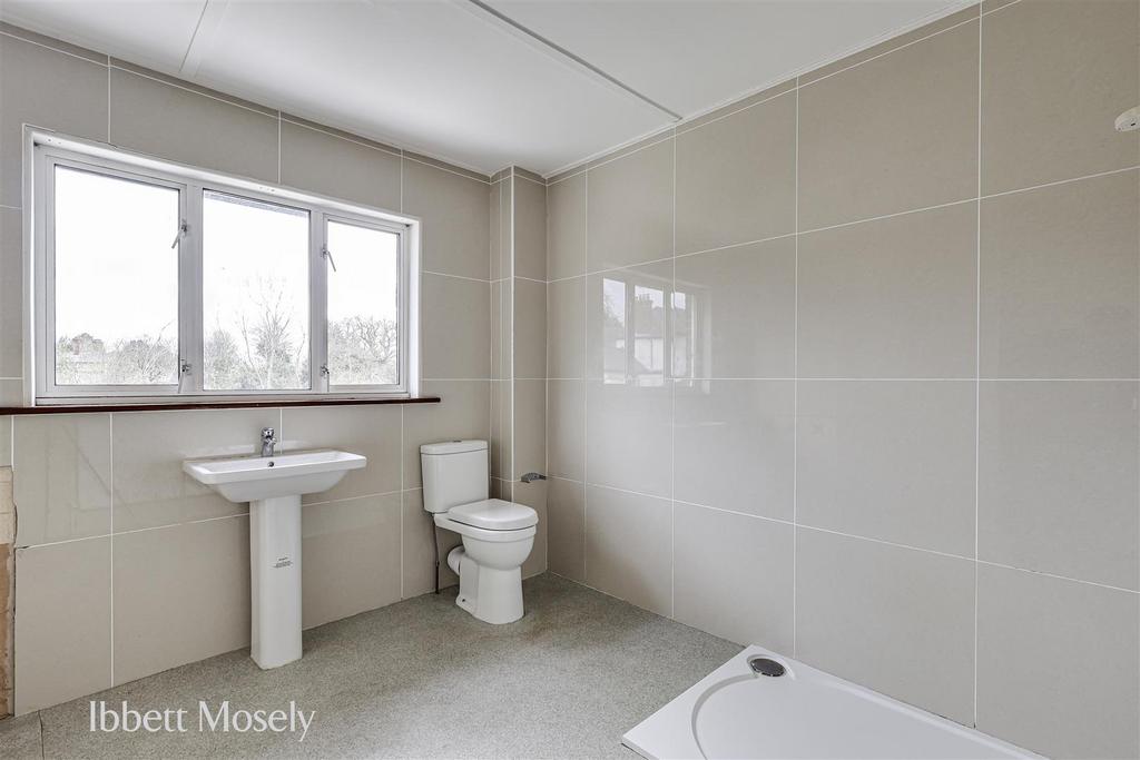 13 Bathroom.jpg