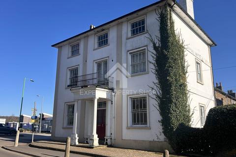 1 bedroom apartment for sale, Posting House, Tring Station