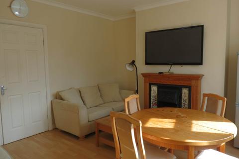 3 bedroom semi-detached house to rent, Heather Place, Newcastle Upon Tyne NE4