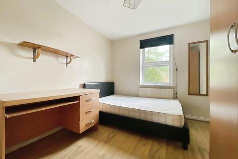 undefined, Carlton Close, Leicestershire LE11