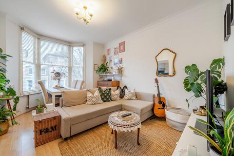 2 bedroom flat for sale, St. John's Villas, Archway, London, N19