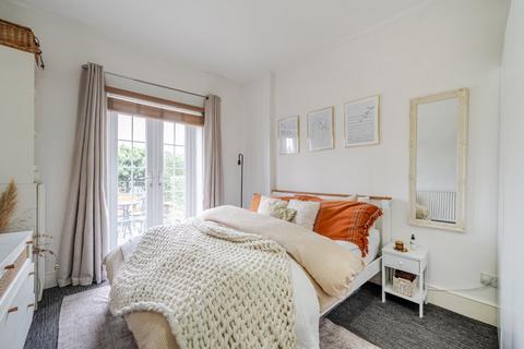 2 bedroom flat for sale, St. John's Villas, Archway, London, N19