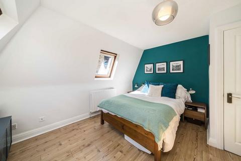2 bedroom flat for sale, Chelsham Road, London SW4