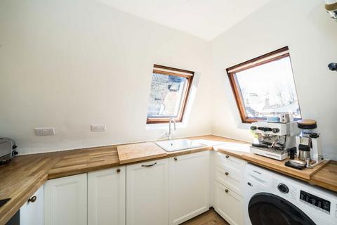 2 bedroom flat for sale, Chelsham Road, London SW4
