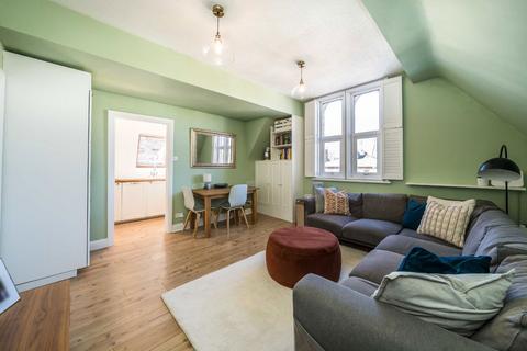 2 bedroom flat for sale, Chelsham Road, London SW4