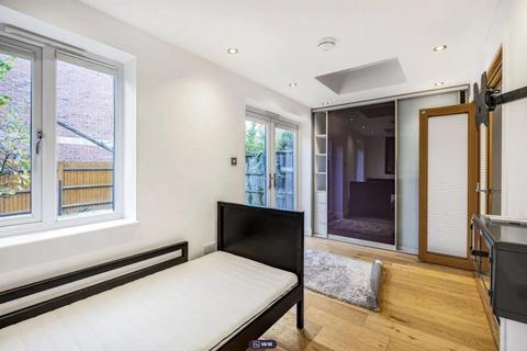 undefined, Telegraph Place, London E14