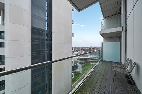 3 bedroom flat for sale, City North Place, London, N4