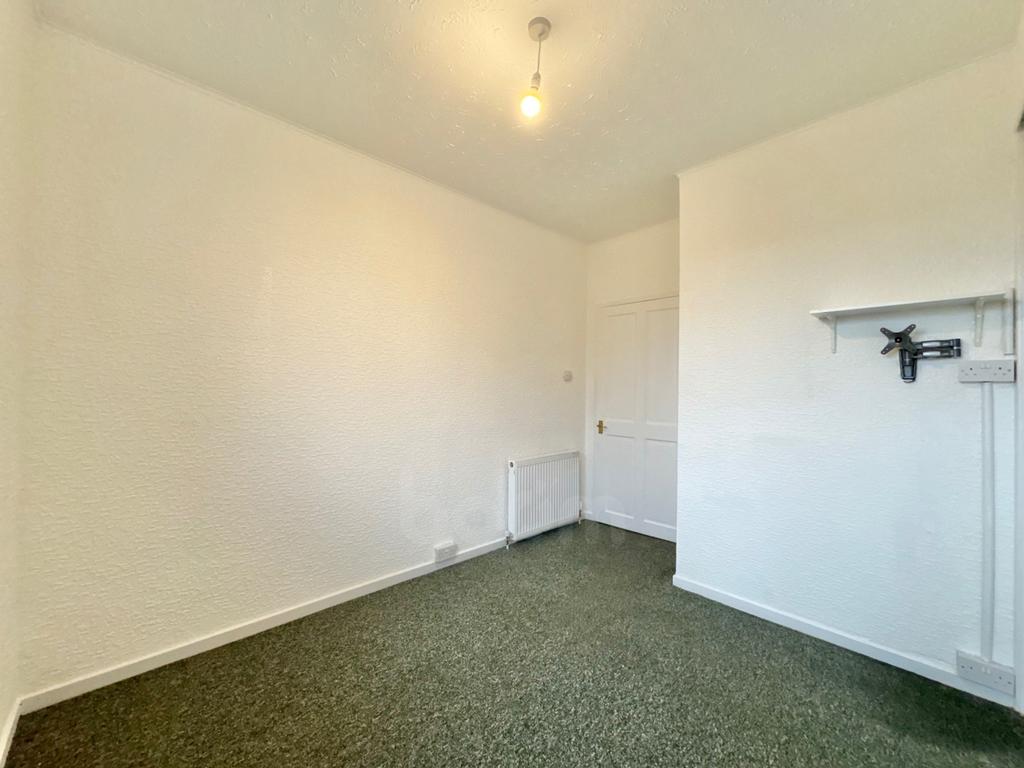 Empty bedroom at bungalow mair avenue dalry