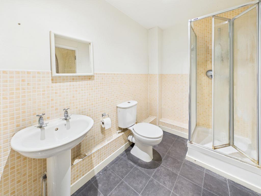En-Suite (to Bedroom One)