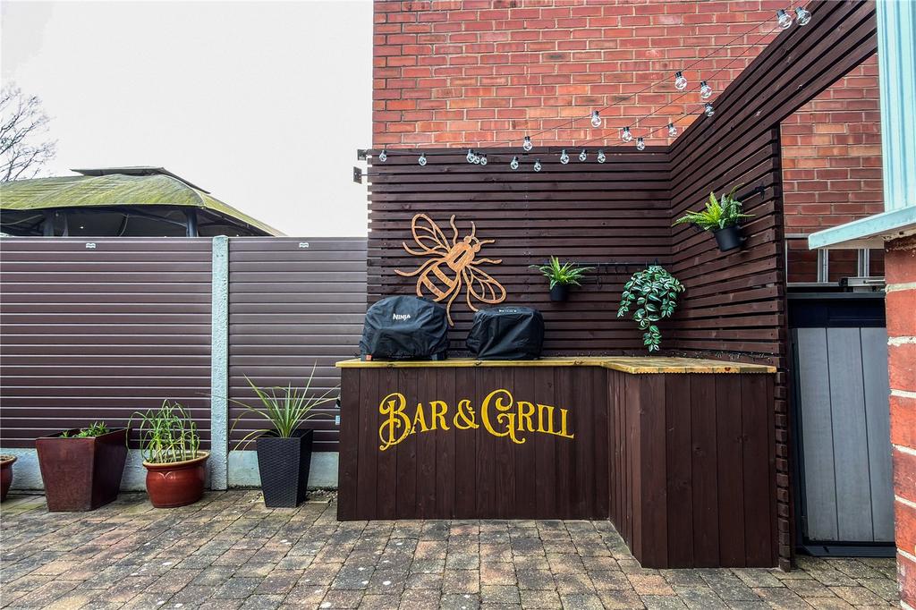 Outdoor Bar Area